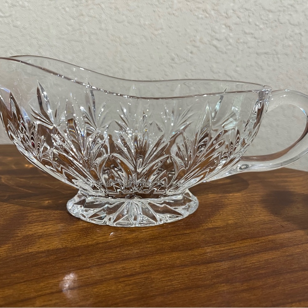 Elegant Clear Glass Gravy Boat